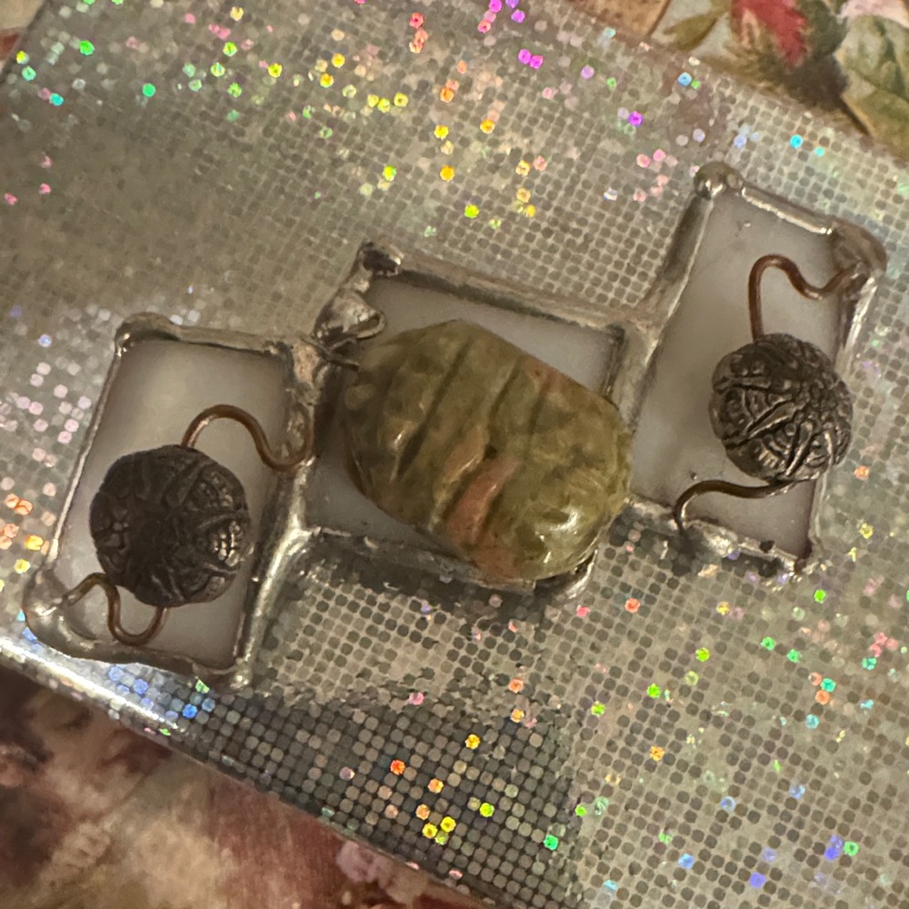 Artistic Silver and Green Brooch - Picture 3 of 3